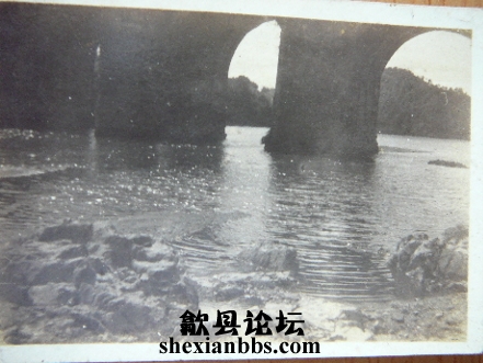 这是一张摄于1932年紫阳桥的老照片。