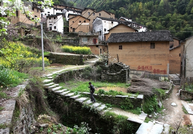 9、皖南山区歙县深渡镇阳产村“土楼村”。 (9)(1).jpg